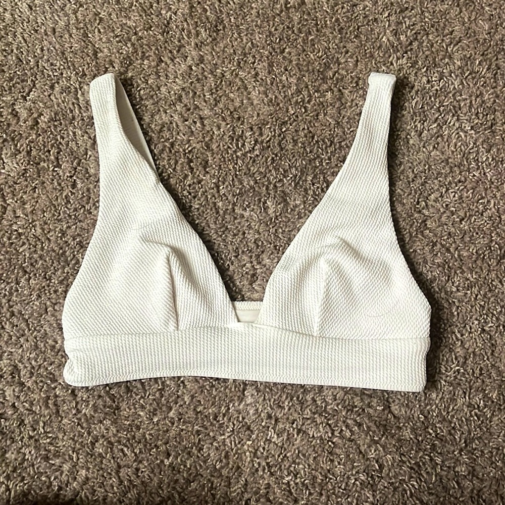 CLOSET CLEANOUT!! H&M cream bikini top FOR SALE